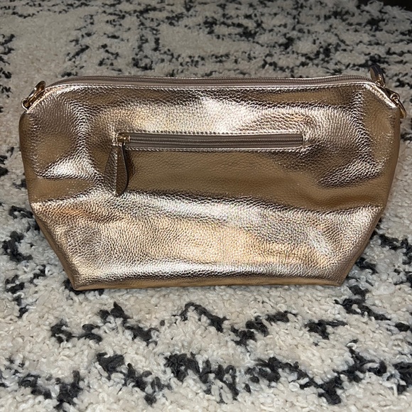 New! Vegan Leather Metallic Rose Gold Crossbody with Adjustable Shoulder Strap - Picture 2 of 6